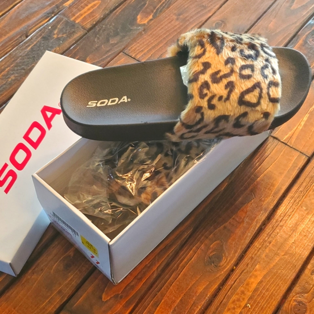 Furry leopard slides NEW!